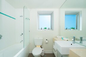 Silvershore Apartments on the Broadwater