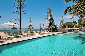 Silvershore Apartments on the Broadwater