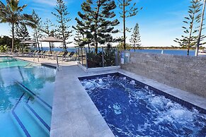 Silvershore Apartments on the Broadwater