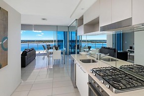 Silvershore Apartments on the Broadwater