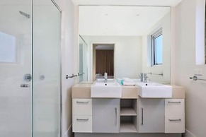 Silvershore Apartments on the Broadwater
