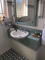 Young Federation Motor Inn