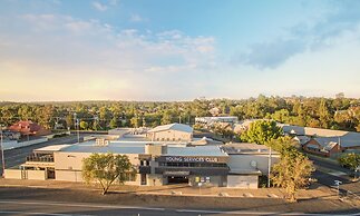 Young Federation Motor Inn