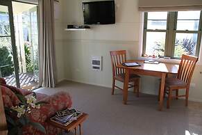 Clive Colonial Cottages