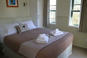 Clive Colonial Cottages