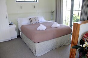 Clive Colonial Cottages