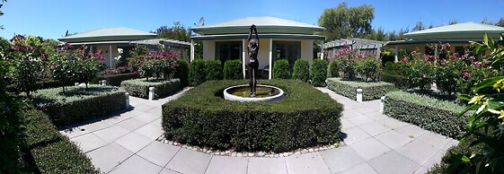 Clive Colonial Cottages