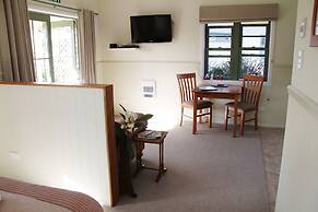 Clive Colonial Cottages