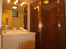 Lancaster Court Motel