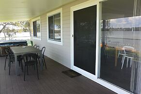 Dungowan Waterfront Apartments