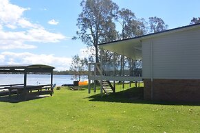 Dungowan Waterfront Apartments