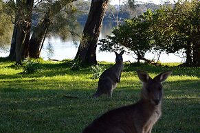 Dungowan Waterfront Apartments