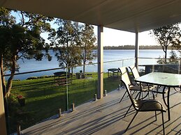 Dungowan Waterfront Apartments