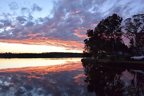 Dungowan Waterfront Apartments