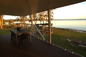 Dungowan Waterfront Apartments