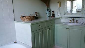 Casablanca Enchanted Cottage - Adults Only