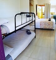 Bargara Gardens Motel & Holiday Villas