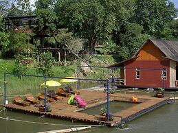 Boutique Raft Resort