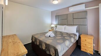 Executive Hideaway Motel