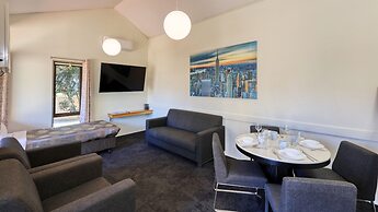 Executive Hideaway Motel