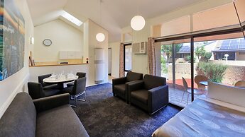 Executive Hideaway Motel