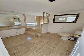 19th Avenue On The Beach