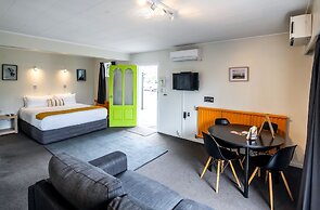 Aura Accommodation