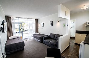Aura Accommodation