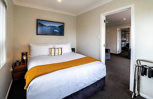 Aura Accommodation