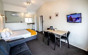 Aura Accommodation