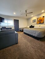 Aquarius Motor Inn