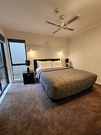 Aquarius Motor Inn