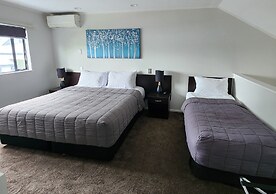 Aquarius Motor Inn
