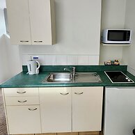 Aquarius Motor Inn