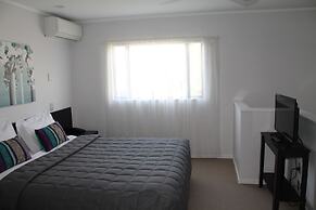 Aquarius Motor Inn