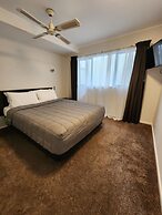 Aquarius Motor Inn