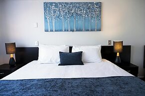 Aquarius Motor Inn