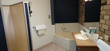 Magdala Motor Lodge & Lakeside Restaurant