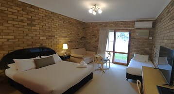 Magdala Motor Lodge & Lakeside Restaurant