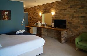 Magdala Motor Lodge & Lakeside Restaurant