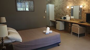 Magdala Motor Lodge & Lakeside Restaurant