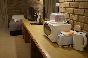 Magdala Motor Lodge & Lakeside Restaurant