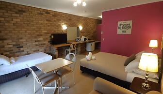 Magdala Motor Lodge & Lakeside Restaurant