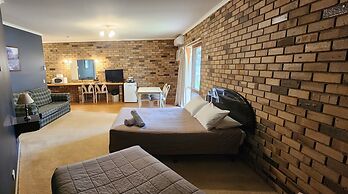 Magdala Motor Lodge & Lakeside Restaurant