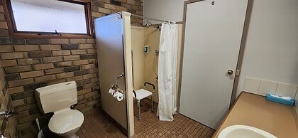 Magdala Motor Lodge & Lakeside Restaurant