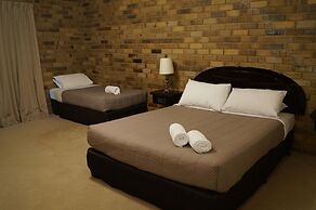 Magdala Motor Lodge & Lakeside Restaurant