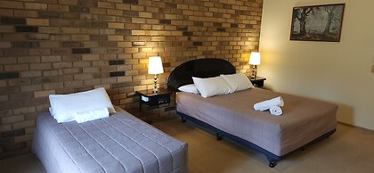 Magdala Motor Lodge & Lakeside Restaurant