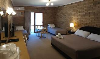 Magdala Motor Lodge & Lakeside Restaurant