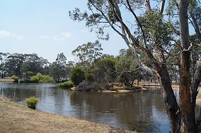Magdala Motor Lodge & Lakeside Restaurant