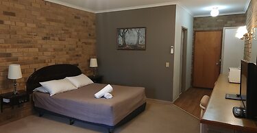 Magdala Motor Lodge & Lakeside Restaurant